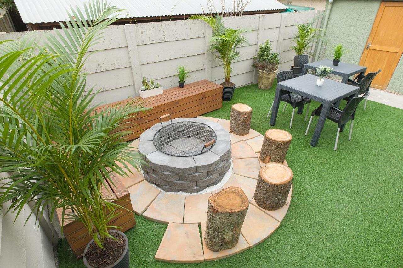 Peace Love And Joy Self Catering Units Port Elizabeth Exterior photo